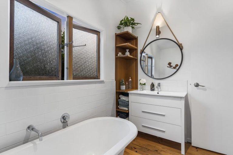 Photo of property in 6 Widdison Place, Whangamata, 3691