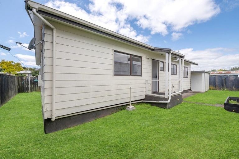 Photo of property in 2/103 Chichester Drive, Rosehill, Papakura, 2113