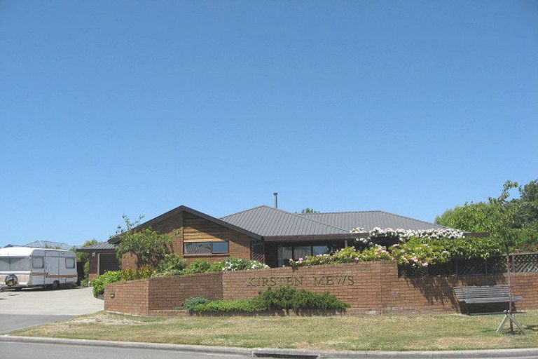 Photo of property in 25 Kirsten Place, Parklands, Christchurch, 8083