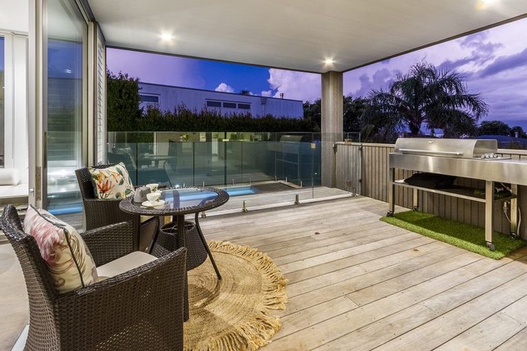 Photo of property in 21 Ocean View Road, Milford, Auckland, 0620