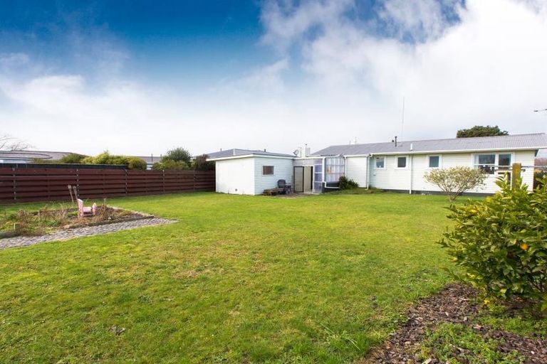 Photo of property in 43 Sutherland Crescent, Westbrook, Palmerston North, 4412