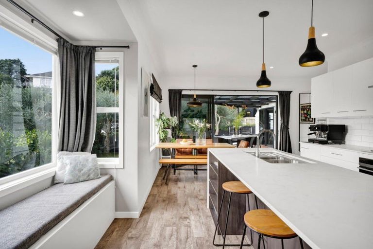 Photo of property in 15 Bracken Street, New Plymouth, 4310