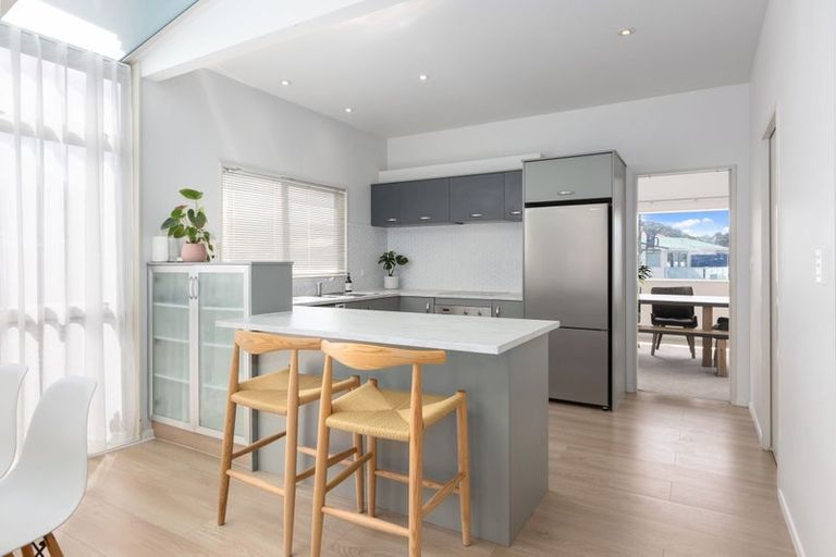 Photo of property in 18 Beach Road, Plimmerton, Porirua, 5026