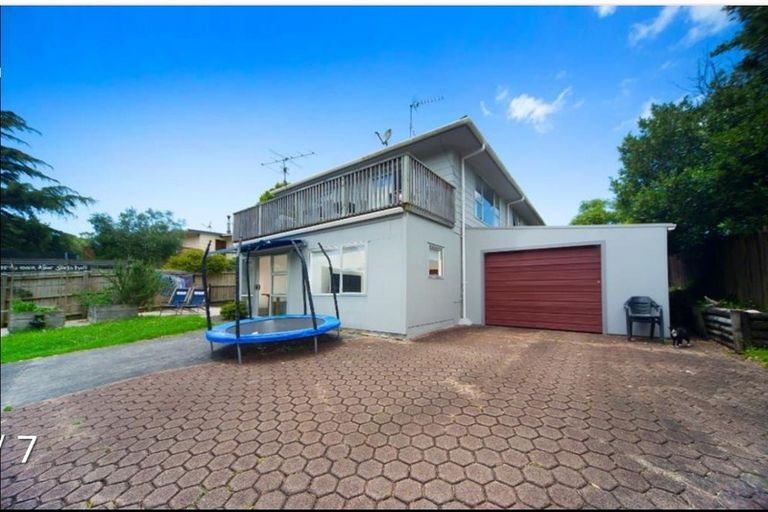 Photo of property in 156 Lynn Road, Bayview, Auckland, 0629