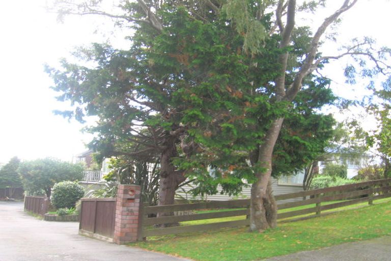 Photo of property in 38 Hampton Hill Road, Tawa, Wellington, 5028