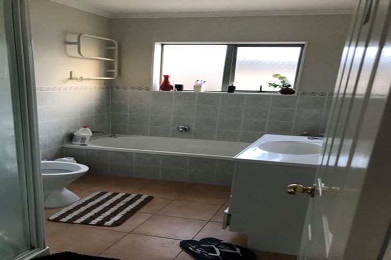 Photo of property in 3 Parkridge Way, Henderson, Auckland, 0612