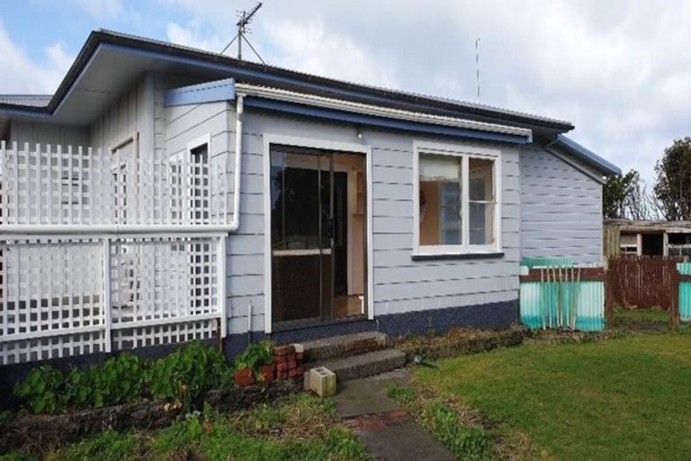 Photo of property in 203 Egmont Street, Patea, 4520