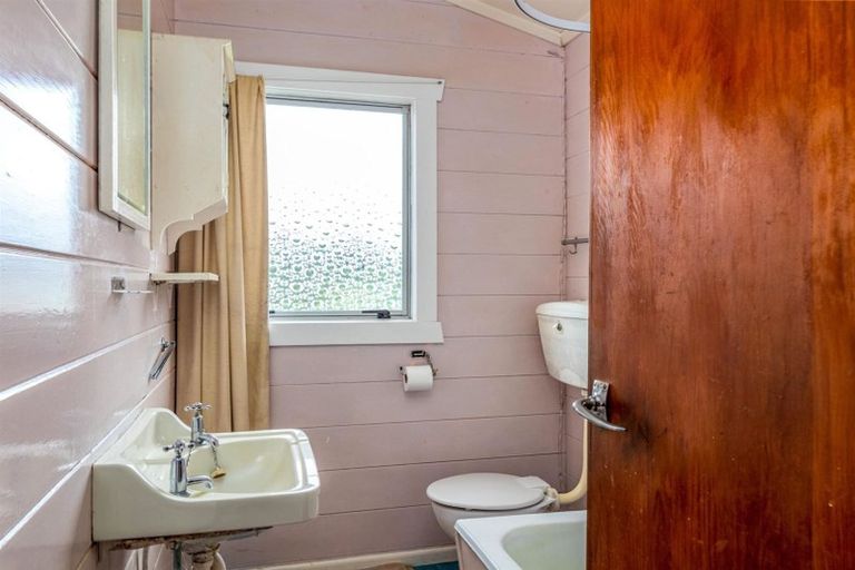 Photo of property in 13 Newman Road, Eketahuna, 4900