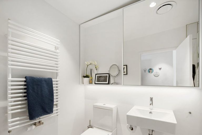 Photo of property in 33 Jean Caldwell Way, Island Bay, Wellington, 6023