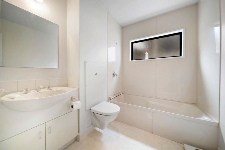 Photo of property in 18b Cameron Place, Fernhill, Queenstown, 9300