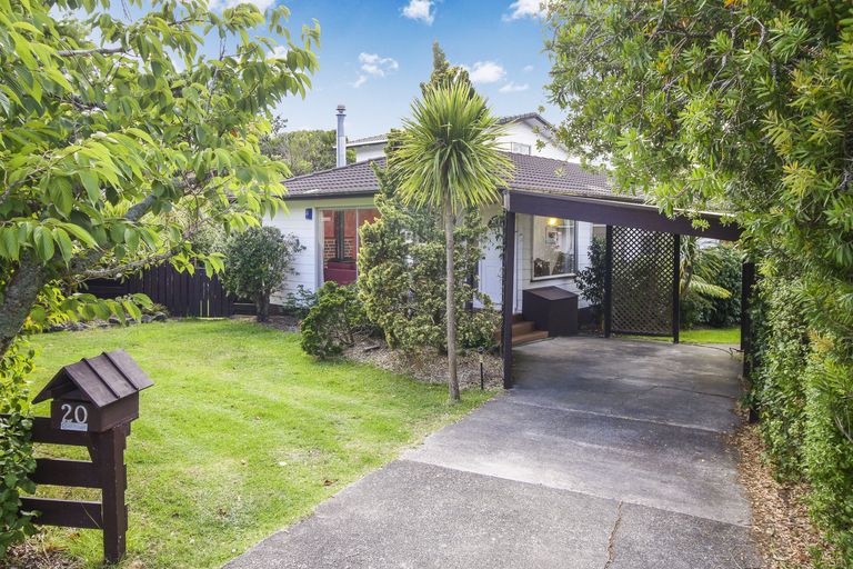 Photo of property in 20 Finlow Drive, Te Atatu South, Auckland, 0610