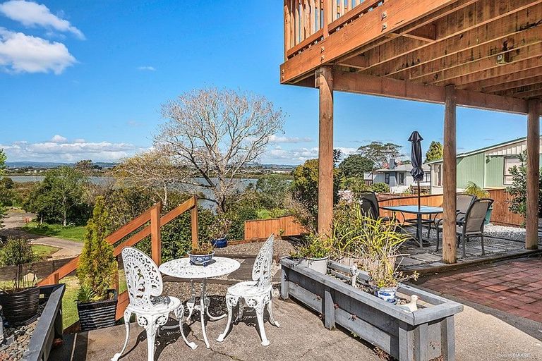 Photo of property in 6 Lucas Place, Weymouth, Auckland, 2103