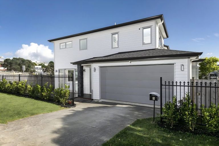 Photo of property in 5 Sunrise Avenue, Murrays Bay, Auckland, 0630