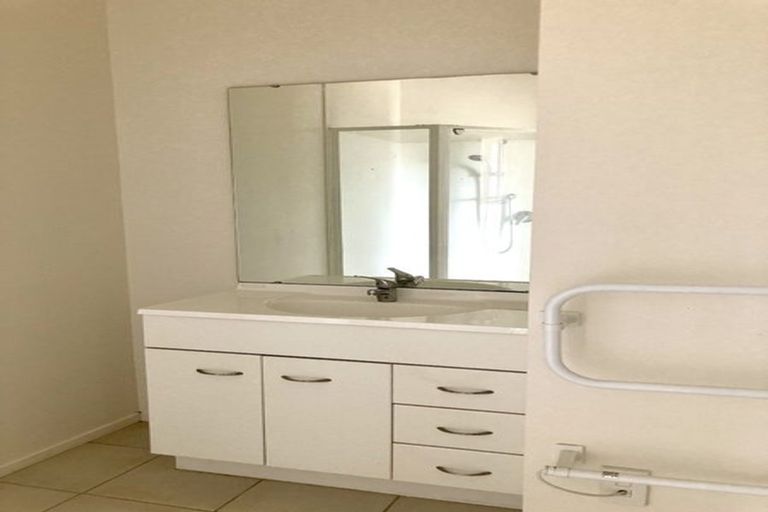 Photo of property in 12 Rosandich Drive, Sunnyvale, Auckland, 0612