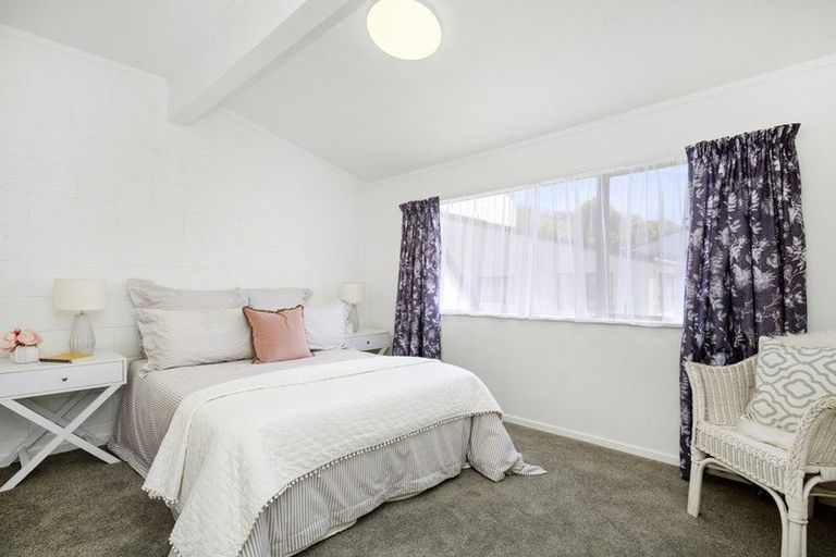 Photo of property in 1/29 Main Road, Tawa, Wellington, 5028