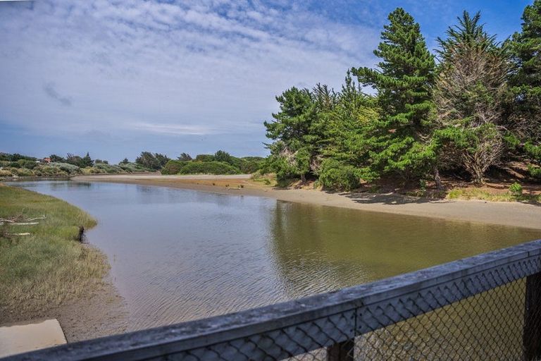 Photo of property in 28 Drake Street, Waikawa Beach, Levin, 5573