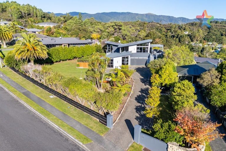 Photo of property in 22 Mount Marua Drive, Timberlea, Upper Hutt, 5018