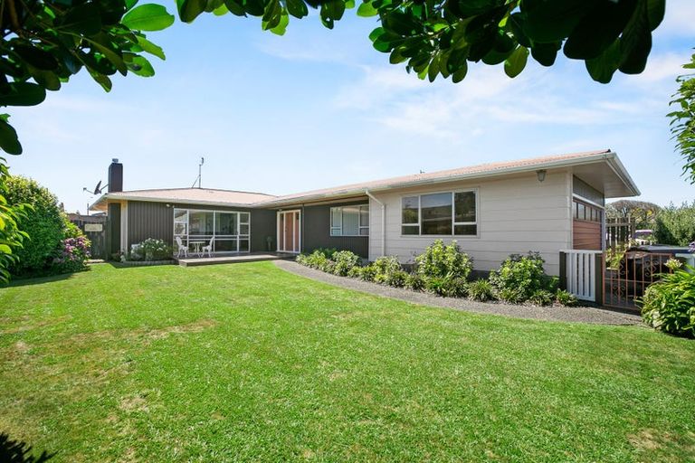 Photo of property in 68 Manu Crescent, Upper Vogeltown, New Plymouth, 4310