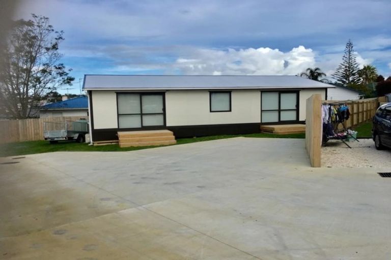 Photo of property in 49a Fairclough Road, Beach Haven, Auckland, 0626