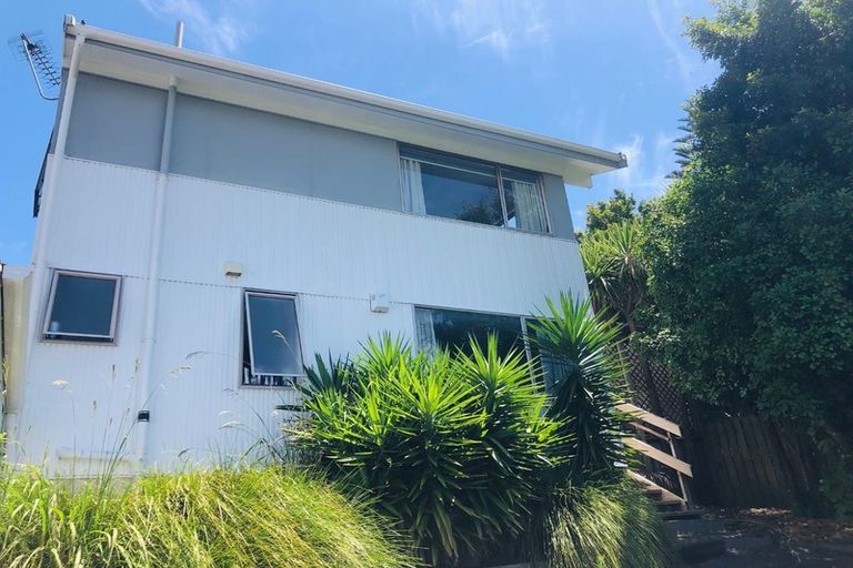 Photo of property in 2/68 Cockayne Crescent, Sunnynook, Auckland, 0620