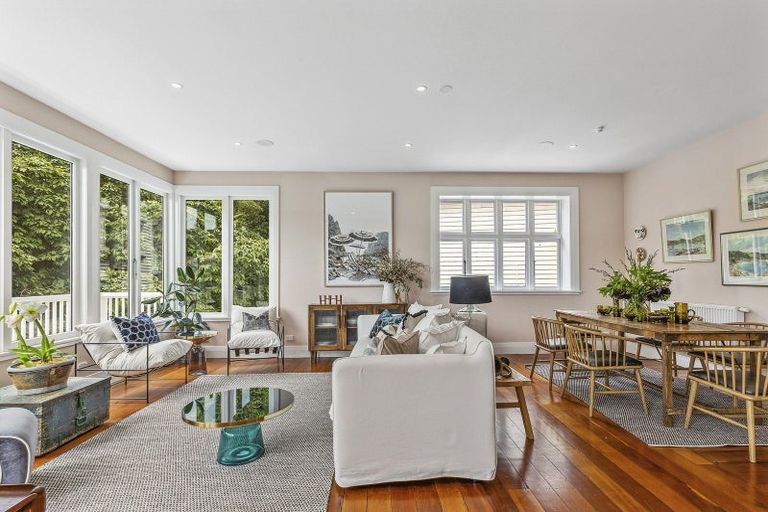 Photo of property in 19 Lower North Terrace, Kelburn, Wellington, 6012