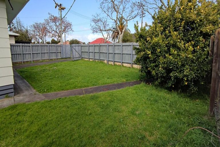 Photo of property in 2/41 Vine Street, Mangere East, Auckland, 2024