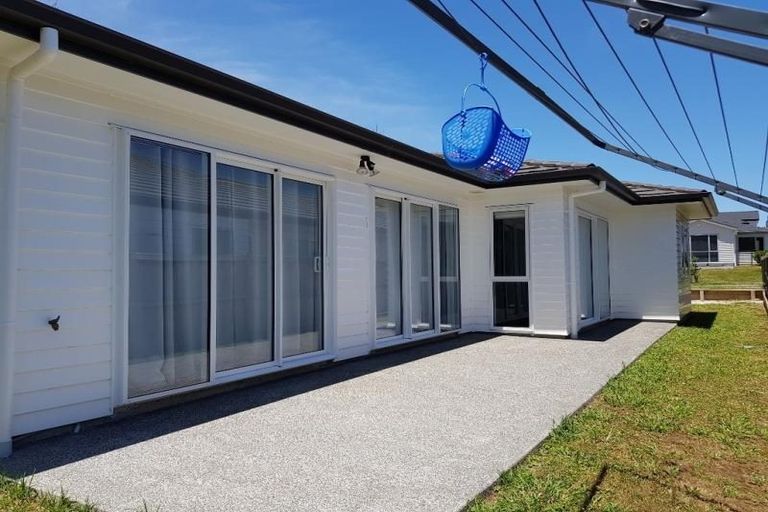 Photo of property in 9 Josh Road, Huapai, Kumeu, 0810