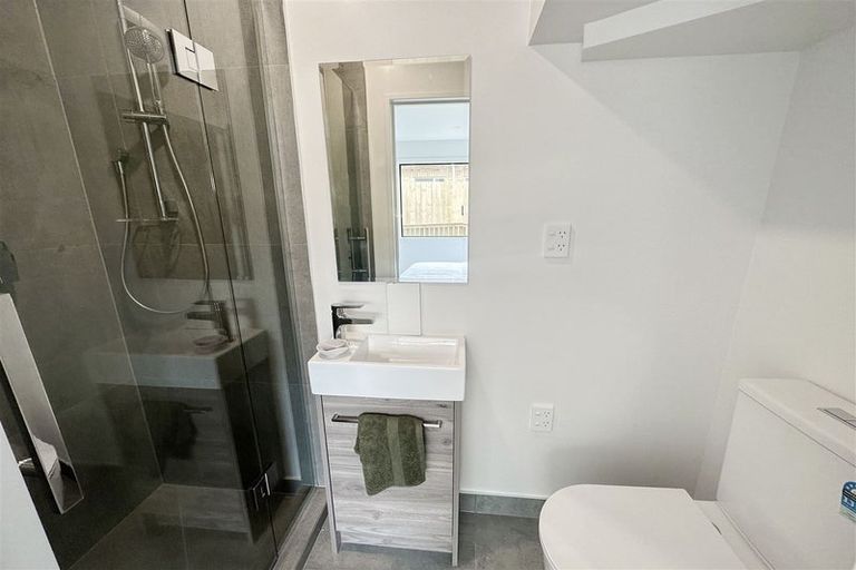 Photo of property in 11/9 Schnapper Rock Road, Greenhithe, Auckland, 0632