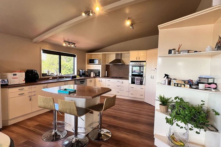 Photo of property in 3a Wakeling Avenue, Te Atatu South, Auckland, 0610