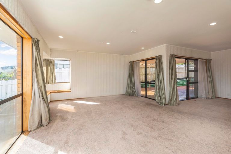 Photo of property in 40 Pigeon Mountain Road, Half Moon Bay, Auckland, 2012