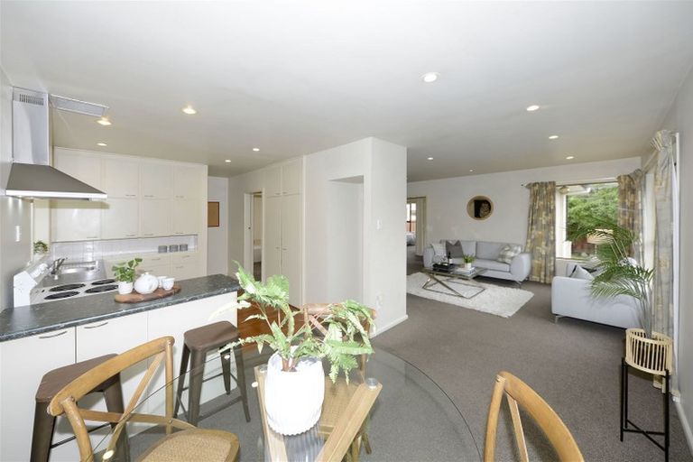 Photo of property in 156 Avonhead Road, Avonhead, Christchurch, 8042