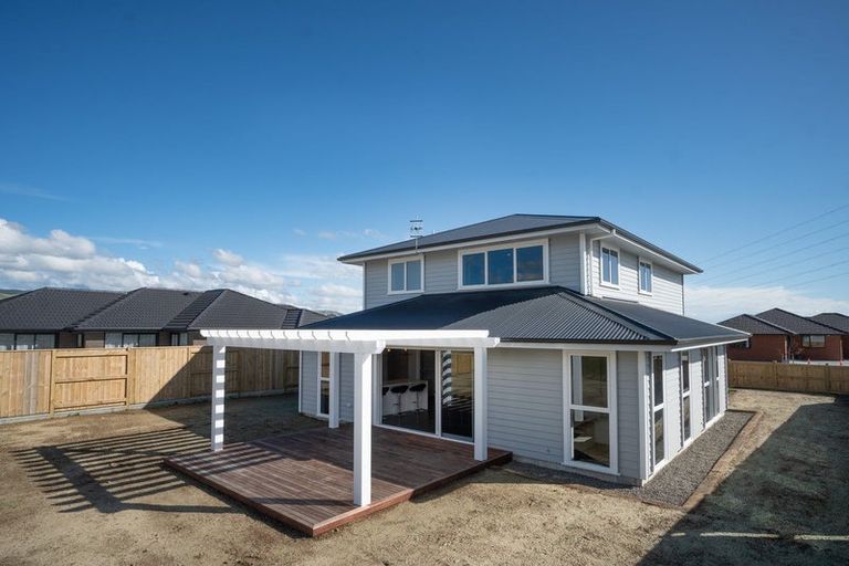 Photo of property in 44 Atlantic Drive, Fitzherbert, Palmerston North, 4410