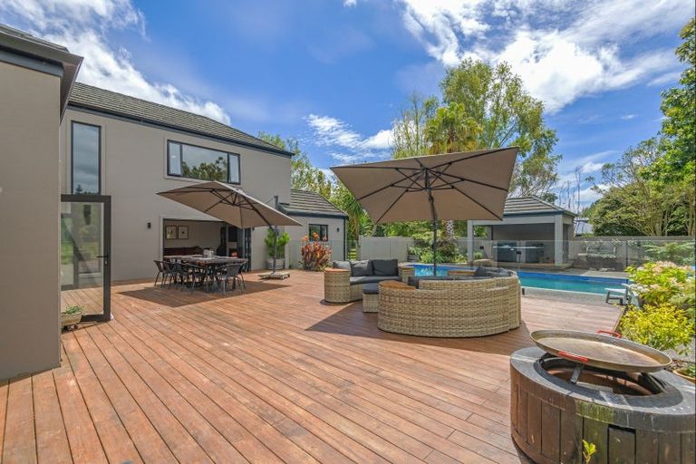 Photo of property in 52 Turitea Road, Fitzherbert, Palmerston North, 4472