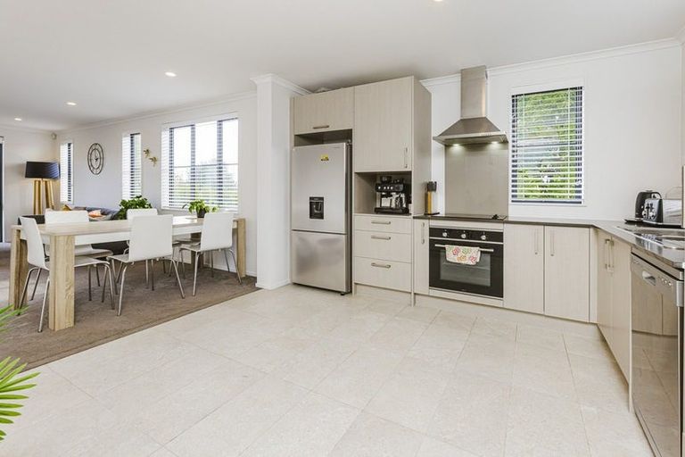 Photo of property in 15 Saddleback Crescent, Papakura, 2110