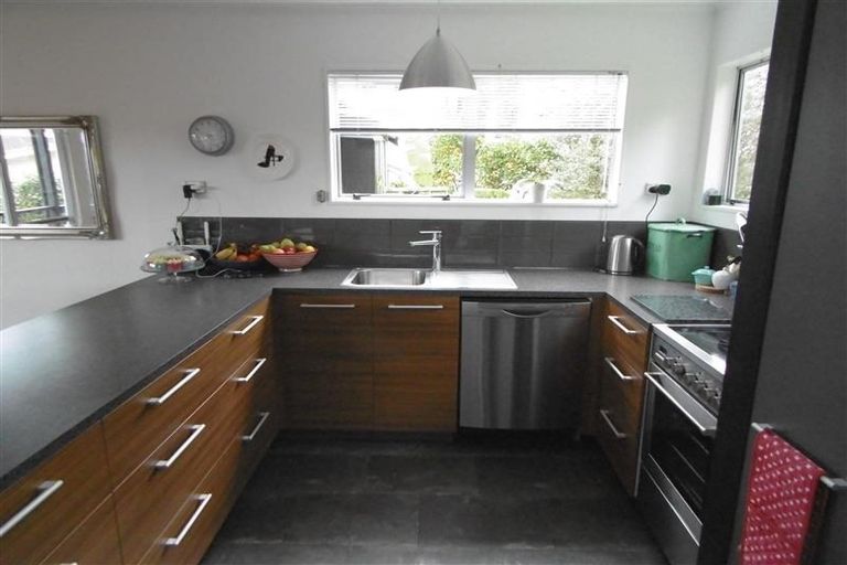 Photo of property in 14 Lombardy Place, Whalers Gate, New Plymouth, 4310