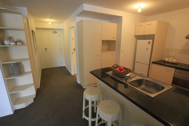 Photo of property in 68 Mountain Road, Henderson Valley, Auckland, 0612