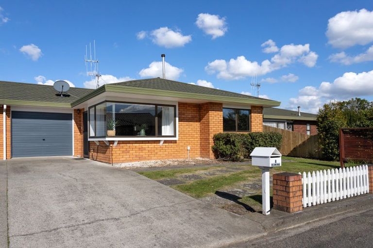 Photo of property in 4 Edgecombe Court, Roslyn, Palmerston North, 4414