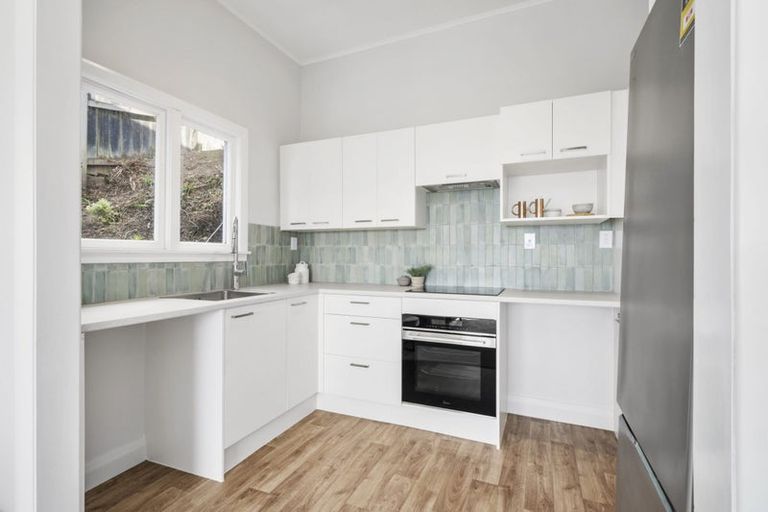 Photo of property in 29 Garden Road, Northland, Wellington, 6012