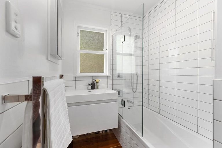 Photo of property in 25 Spencer Street, Crofton Downs, Wellington, 6035