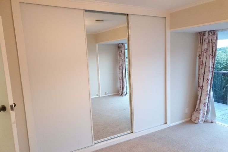 Photo of property in 8 Peter Terrace, Castor Bay, Auckland, 0620