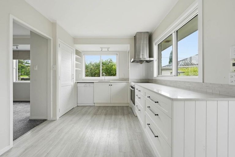 Photo of property in 1/27 Parkhill Road, Mellons Bay, Auckland, 2014