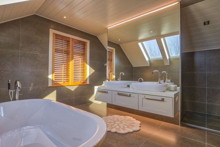 Photo of property in 8 Waimana Place, Wanaka, 9305