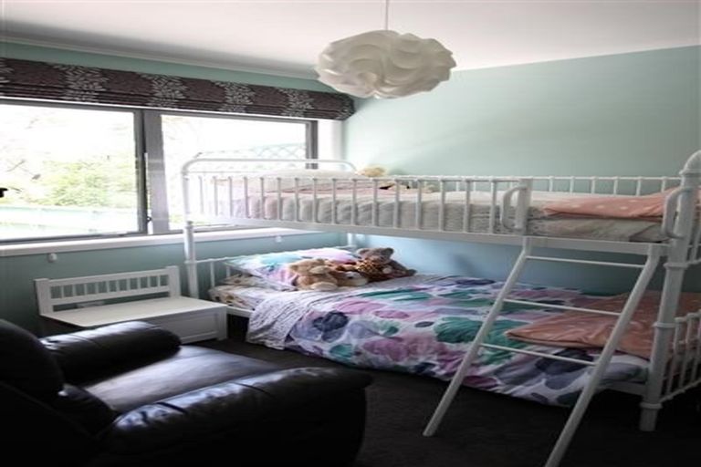 Photo of property in 64 Taupo Street, Green Bay, Auckland, 0604