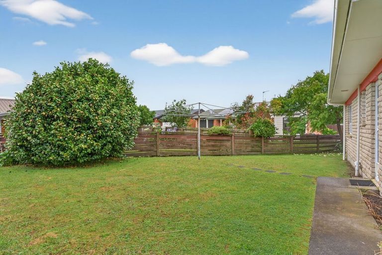 Photo of property in 41 Edgewater Parade, Waiuku, 2123