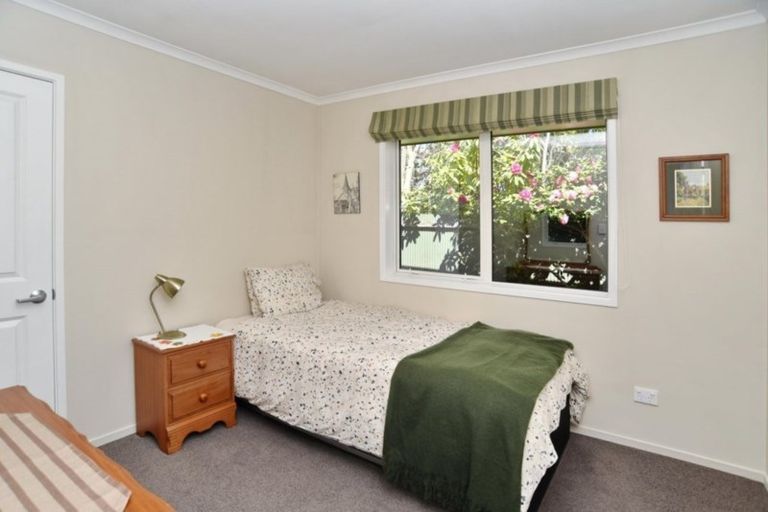 Photo of property in 15a Canberra Place, Redwood, Christchurch, 8051