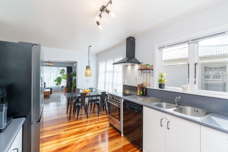 Photo of property in 27 Amundsen Grove, Stokes Valley, Lower Hutt, 5019