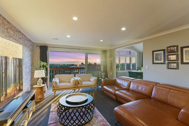 Photo of property in 56 Kakariki Grove, Waikanae, 5036