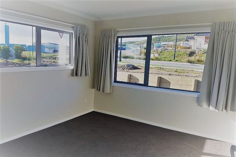 Photo of property in 2 Waitaria Terrace, Aotea, Porirua, 5024