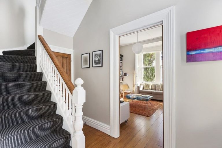 Photo of property in 26 Roxburgh Street, Mount Victoria, Wellington, 6011