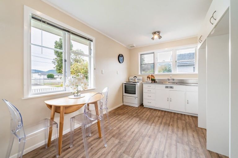 Photo of property in 1/6 Oxford Crescent, Ebdentown, Upper Hutt, 5018